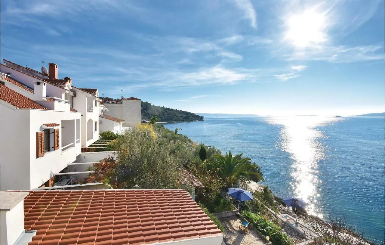 Gorgeous Apartment In Okrug Donji With Wifi location